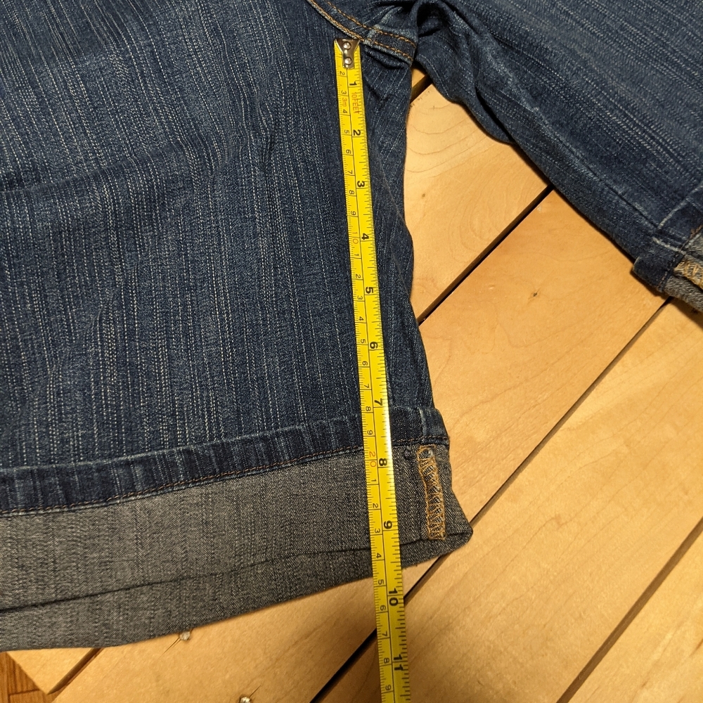 NWOT Petite Levi's cuffed shorts - Picture 3 of 9